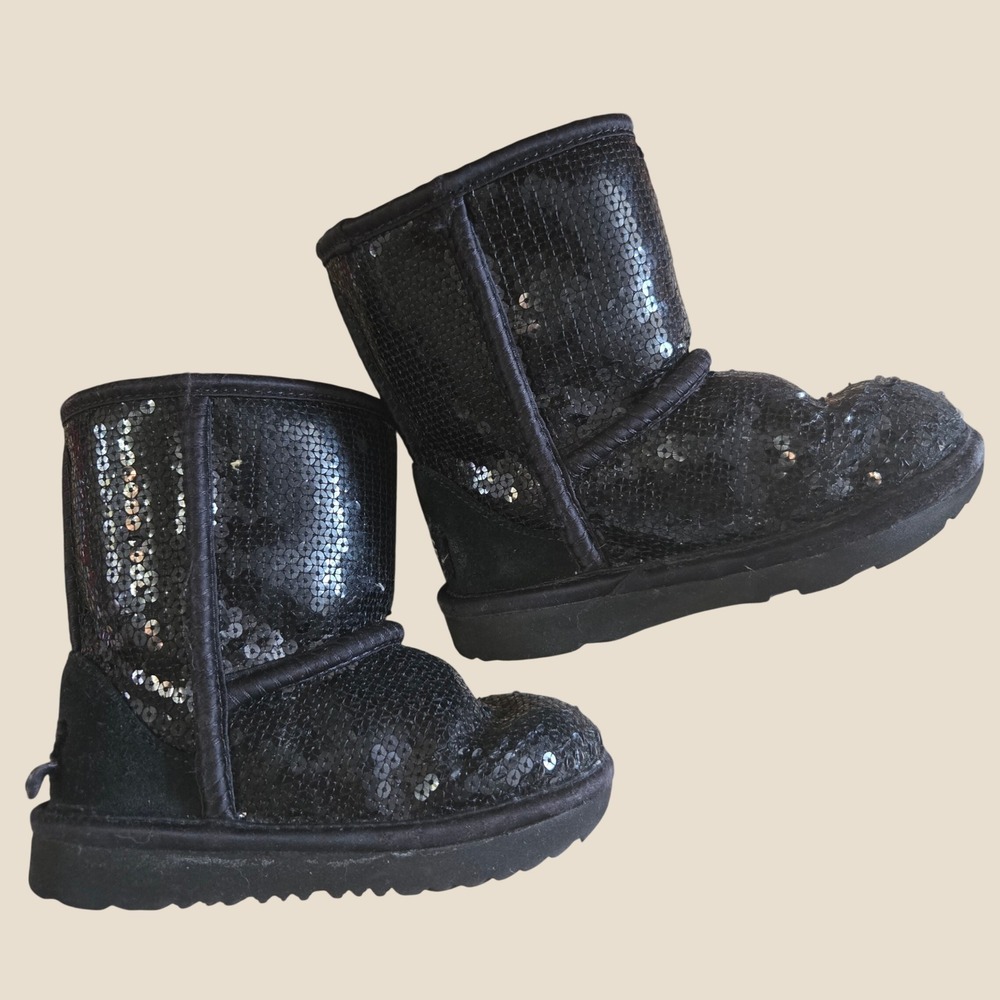 UGG Kids Classic Short Sequin Boots Black Sparkle S/N 1135330 Size 9 Toddler